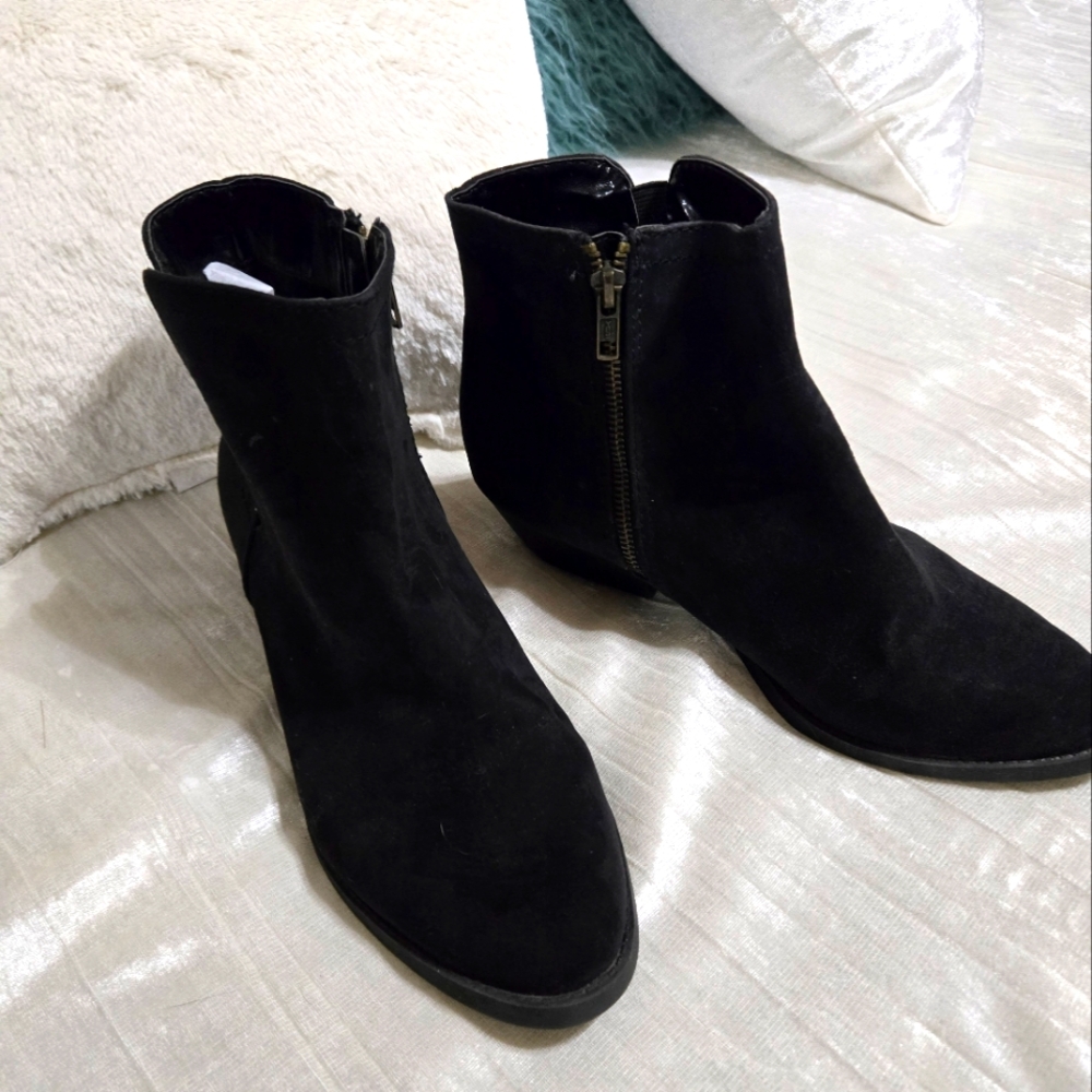Black Ankle Boots By Merona Size 8 Good Condition.